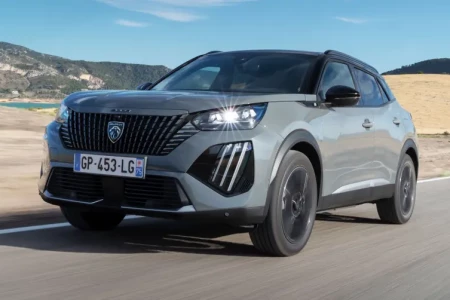 Miniaturansicht von Peugeot 2008 GT-line 1.2 PureTech 130 Vorderansicht
