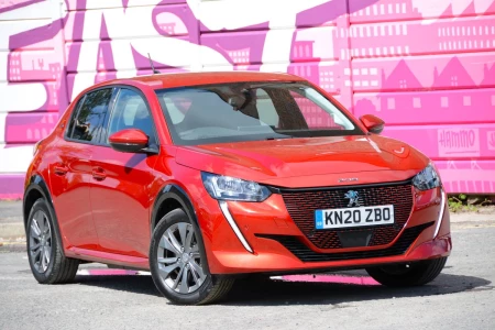 Miniaturansicht von Peugeot 208 Allure 1.2 PureTech 130 Vorderansicht