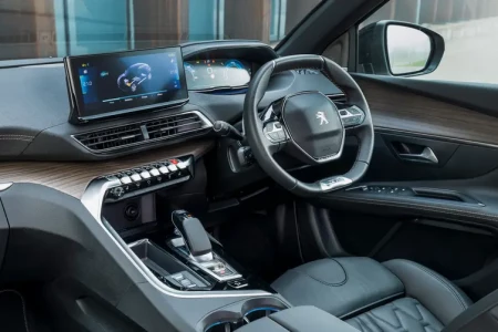 Miniaturansicht von Peugeot 3008 Active 1.2 PureTech 130 Innere