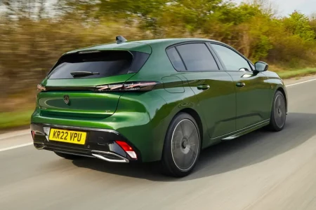 Miniaturansicht von Peugeot 308 Allure Pack 1.2 PureTech 130 Rückansicht