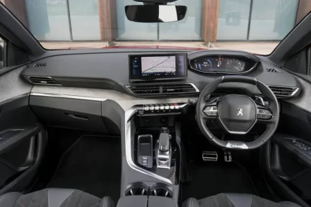 Miniaturansicht von Peugeot 5008 GT 1.6 PureTech 180 Innere