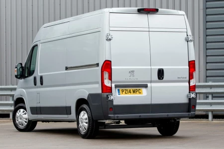 Miniaturansicht von Peugeot Boxer L3H2 333 BlueHDi 140 Pro Rückansicht