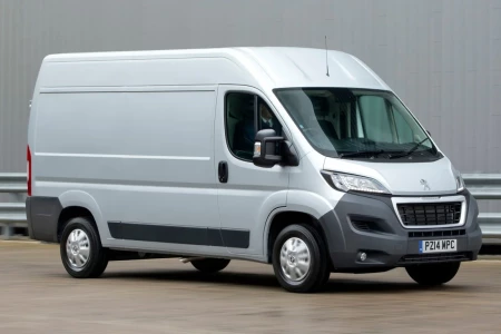 Miniaturansicht von Peugeot Boxer L3H2 333 BlueHDi 140 Pro Vorderansicht