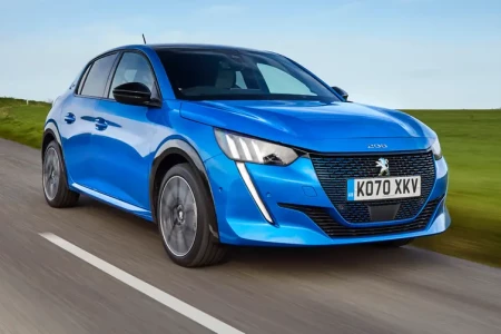 Miniaturansicht von Peugeot E-208 Active EV 50kWh 136 Vorderansicht