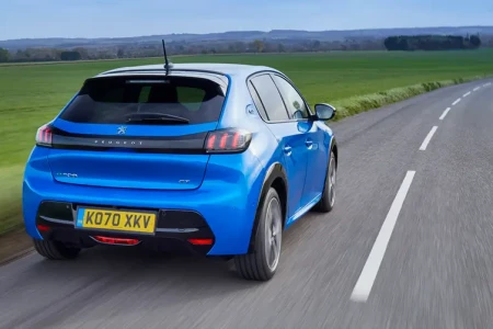 Miniaturansicht von Peugeot E-208 Active EV 50kWh 136 Rückansicht
