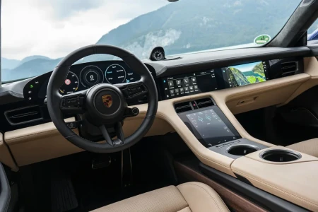Miniaturansicht von Porsche Taycan Turbo S Innere