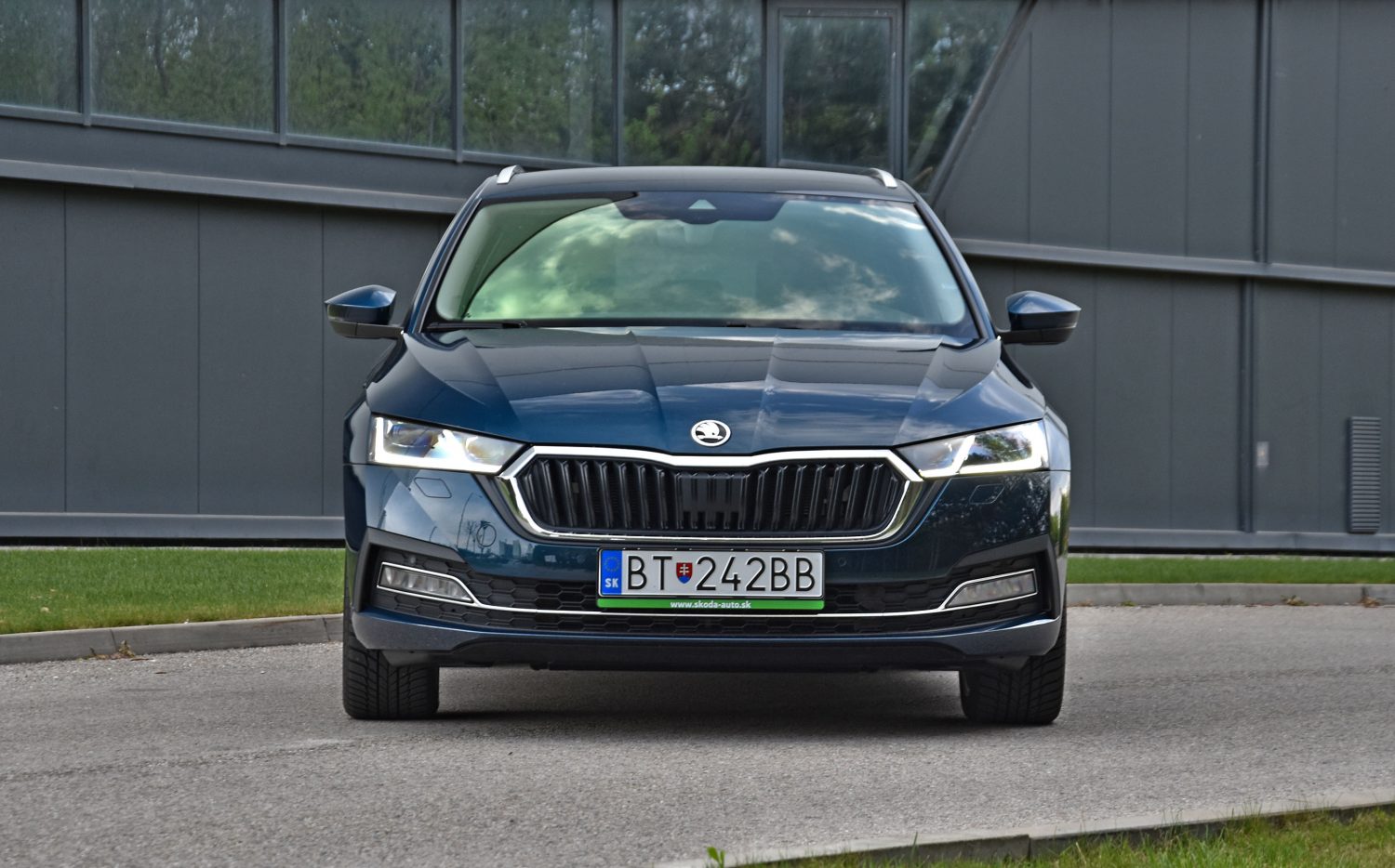 Skoda Octavia Combi 1.0 TSI Business Edition Plus Vorderansicht