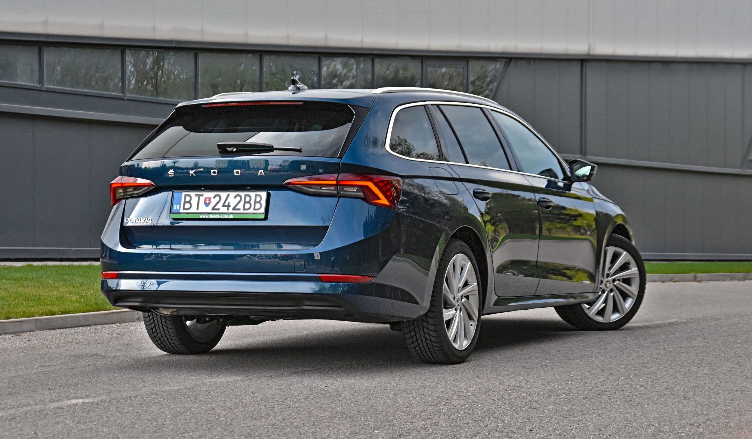 Skoda Octavia Combi 1.0 TSI Business Edition Plus Rückansicht