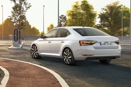 Miniaturansicht von Skoda Superb 1.4 TSI PHEV Business Edition Plus Rückansicht