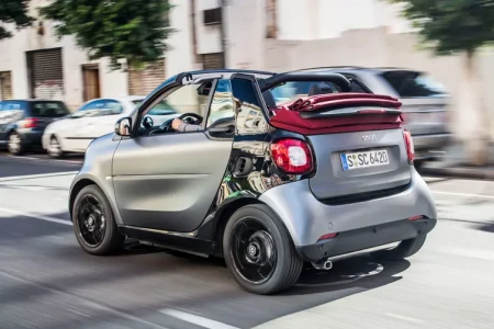 Miniaturansicht von Smart Fortwo Cabrio EQ Essential Rückansicht