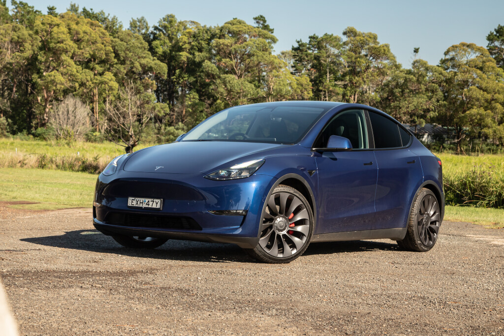 Tesla Model Y Long Range AWD Vorderansicht