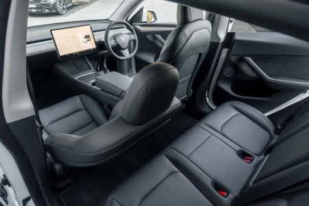 Miniaturansicht von Tesla Model Y Long Range AWD Innere