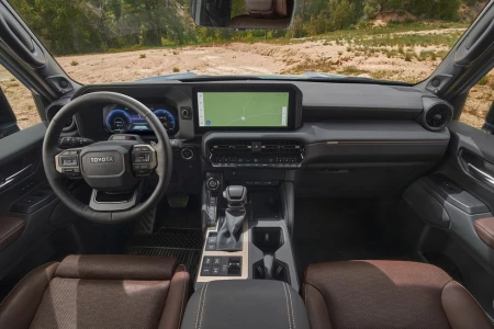 Miniaturansicht von Toyota Land Cruiser 2.8 D-4D Challenger 7P Innere
