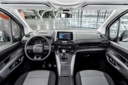 Miniaturansicht von Toyota Proace City 1.2 Turbo 130hp Navigator Innere