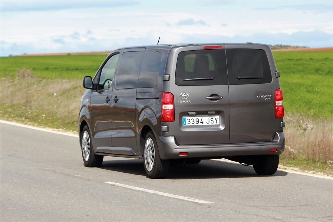 Toyota Proace Shuttle Long 2.0 D-4D 122hp Cool Comfort Rückansicht