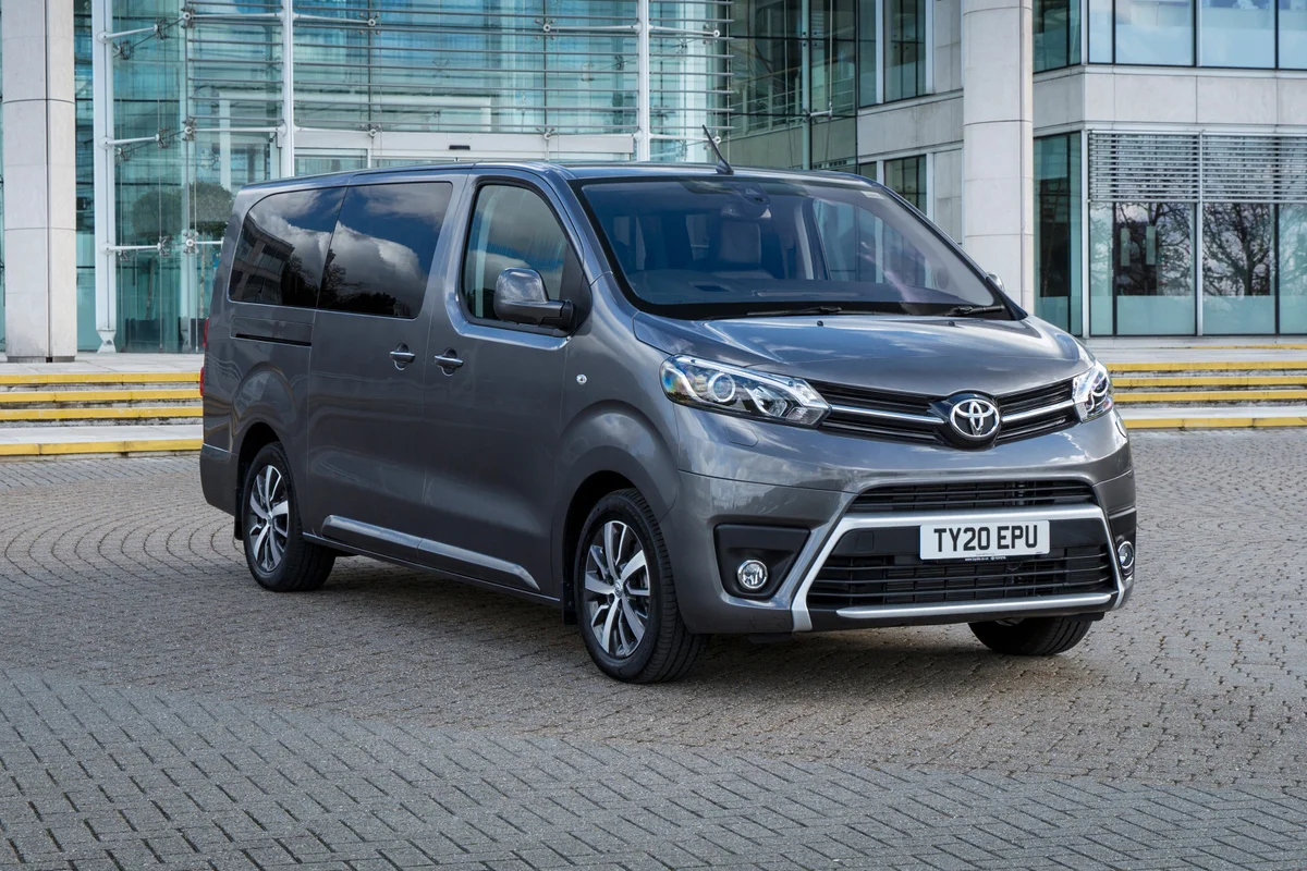 Toyota Proace Verso Medium 2.0 D-4D 122hp Dynamic Vorderansicht