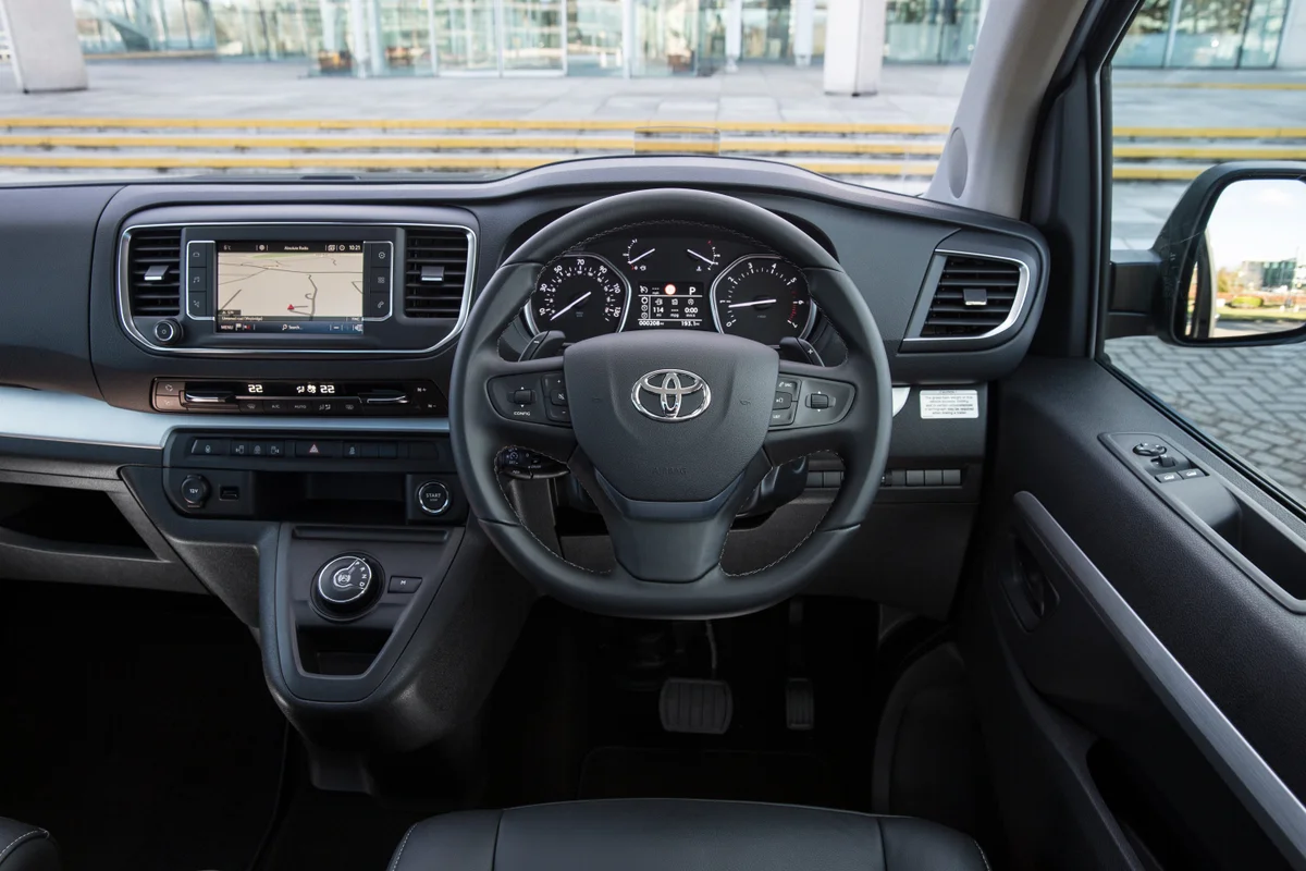 Toyota Proace Verso Medium 2.0 D-4D 122hp Dynamic Innere