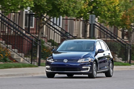 Miniaturansicht von Volkswagen E-Golf E-dition 2020 Vorderansicht