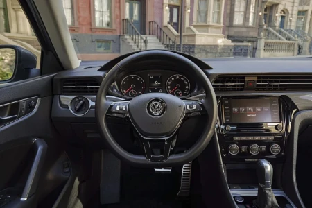 Miniaturansicht von Volkswagen Passat 2.0 TDI 150hp R-Line Business+ Innere