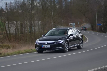 Miniaturansicht von Volkswagen Passat Variant 2.0 TDI 150hp R-Line Business+ Vorderansicht