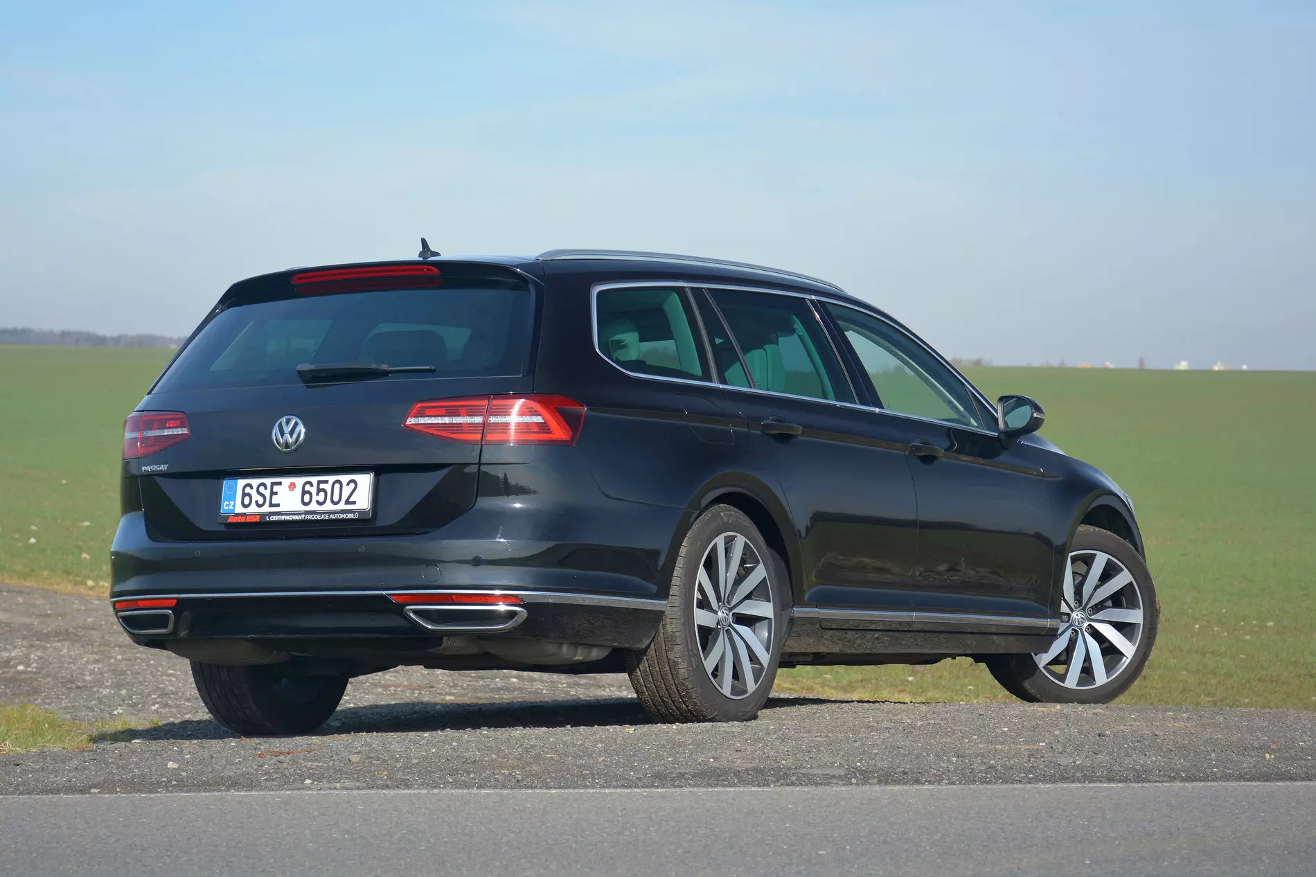 Volkswagen Passat Variant 2.0 TDI 150hp R-Line Business+ Rückansicht
